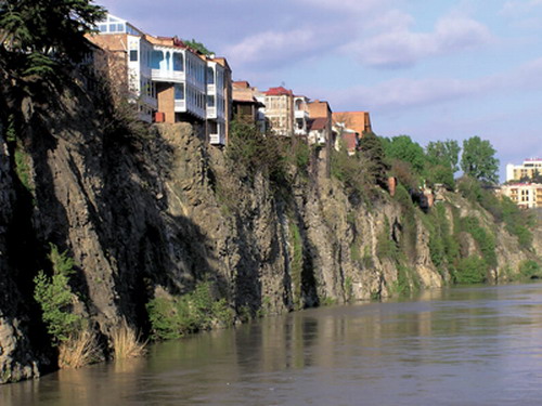 19.'Hanging' buildings (The river 'Mtkvari') 