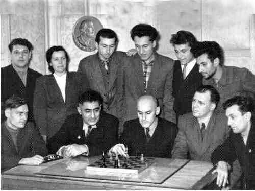 251.From the left: (sit)  N.Filipov,T.Gorgiev,R.Kofman,F.Bondaenko,E.Uzun, (stand) A.Gali, A.Torpot, V.Rudenko,V.Chepizhni,Y.Rostovtsev